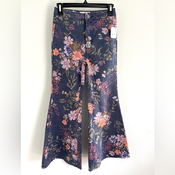 🌟LAST ONE! FREE PEOPLE Youthquake Printed Crop Flare Jeans Navy Combo - Picture 11 of 14